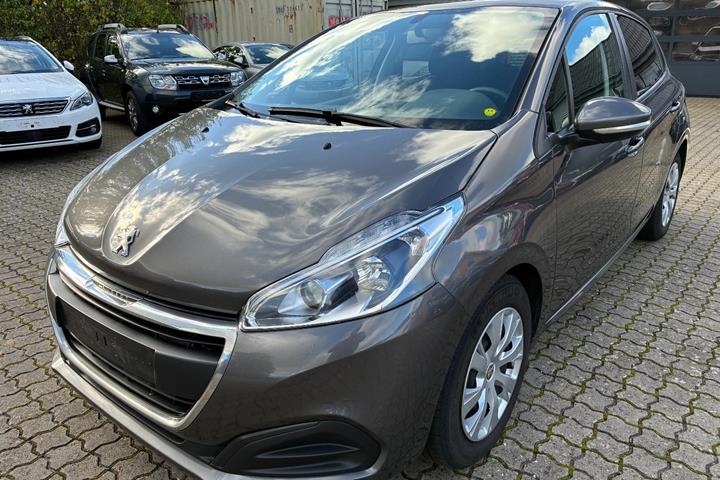 Grå Peugeot 208 fra 2019