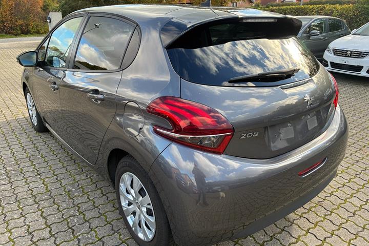 Grå Peugeot 208 fra 2019