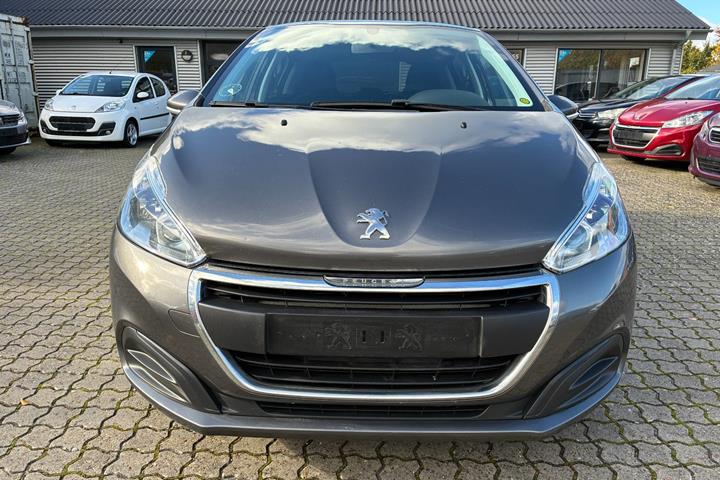 Grå Peugeot 208 fra 2019