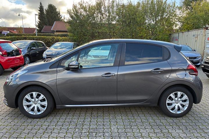 Grå Peugeot 208 fra 2019