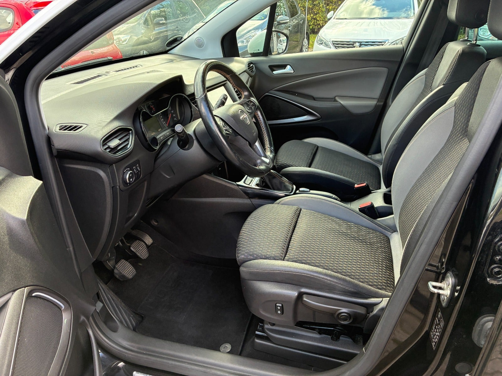 Sort Opel Crossland X fra 2018