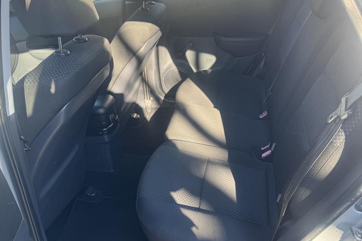 Grå Hyundai i30 fra 2010