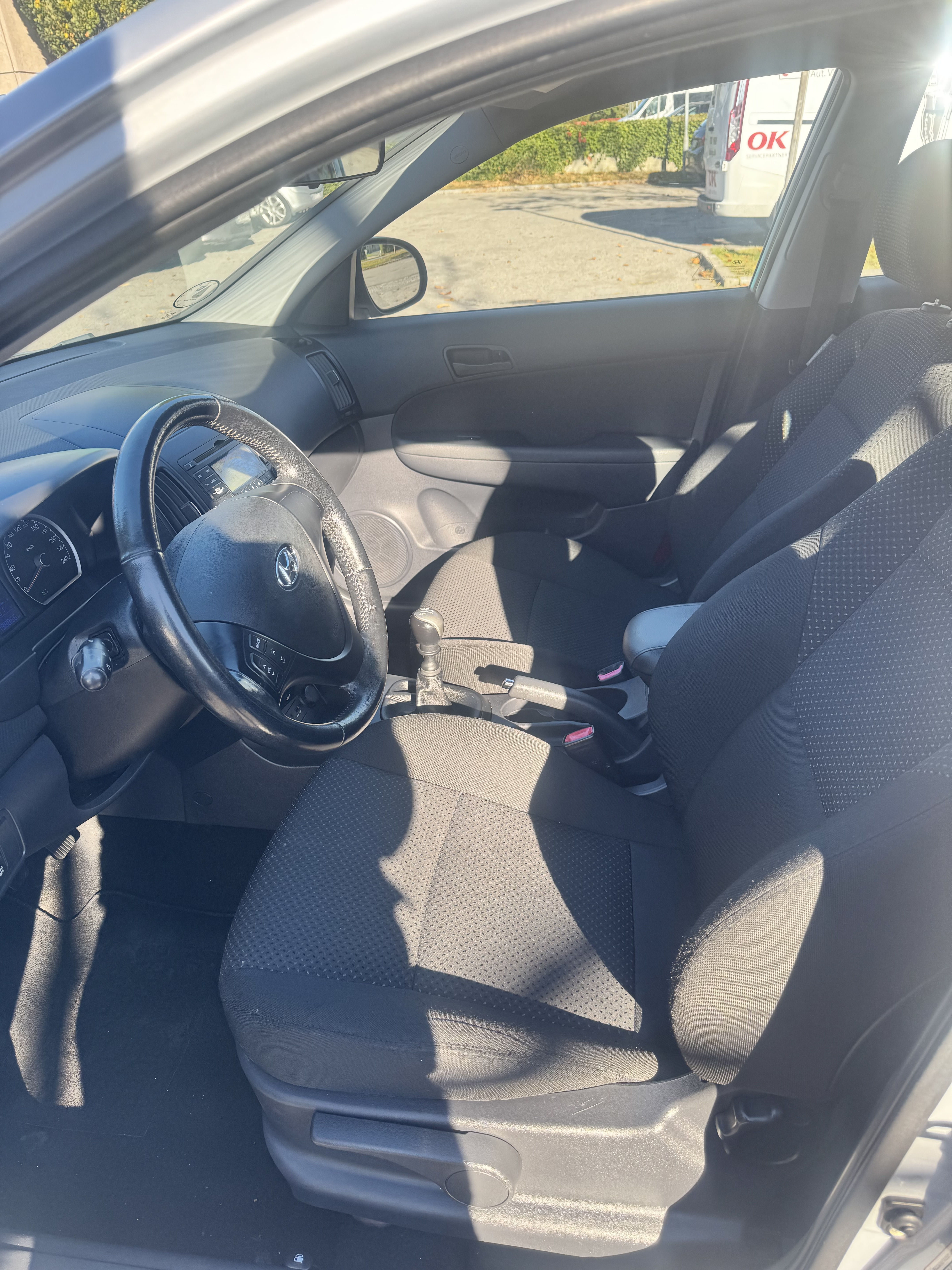 Grå Hyundai i30 fra 2010