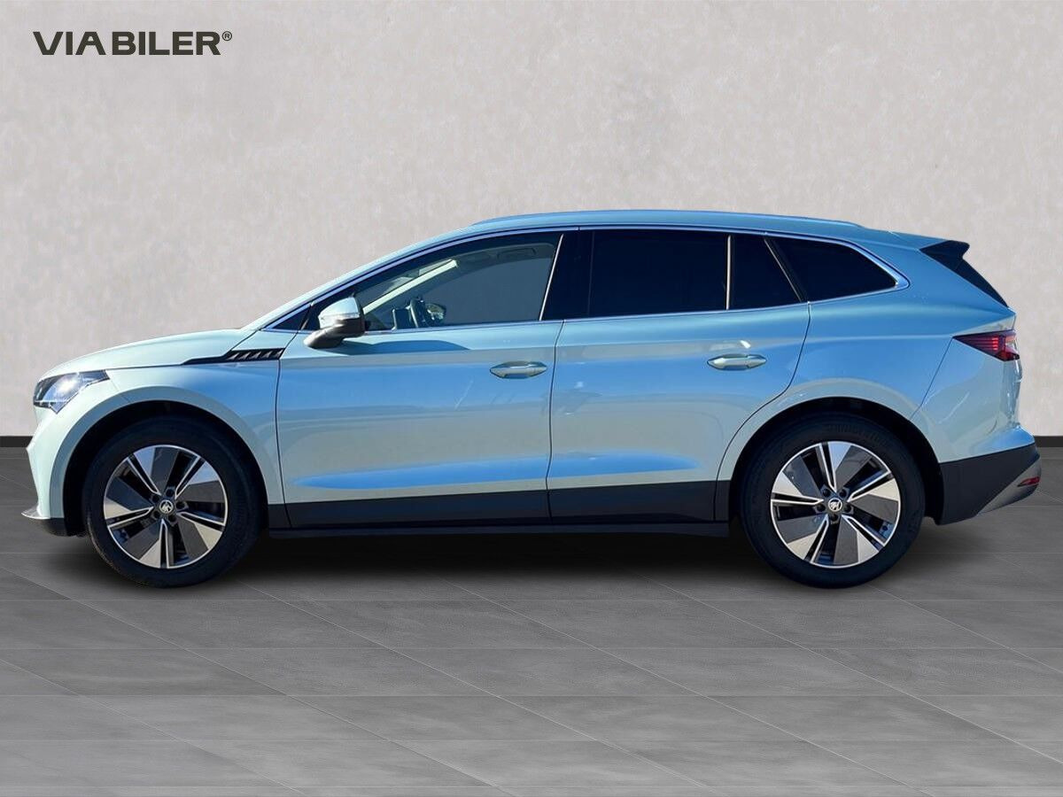 Grå Skoda Enyaq fra 2022
