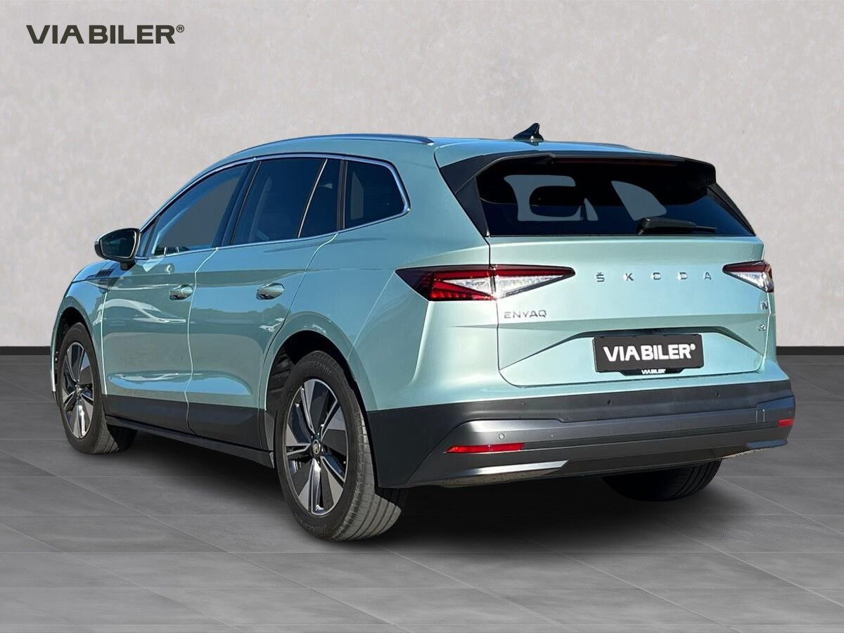 Grå Skoda Enyaq fra 2022