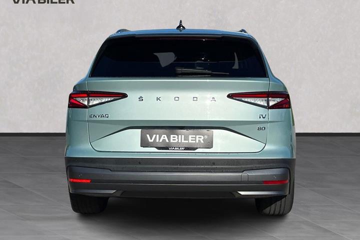 Grå Skoda Enyaq fra 2022