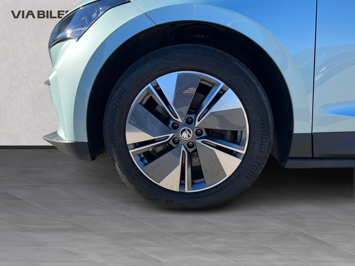 Grå Skoda Enyaq fra 2022