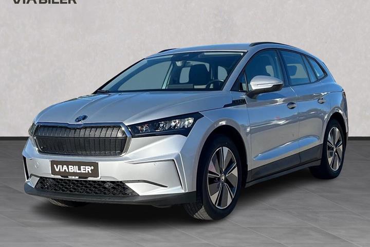 Sølv Skoda Enyaq fra 2021 set udefra