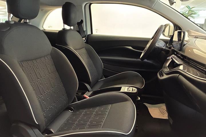 Hvid Fiat 500e fra 2023