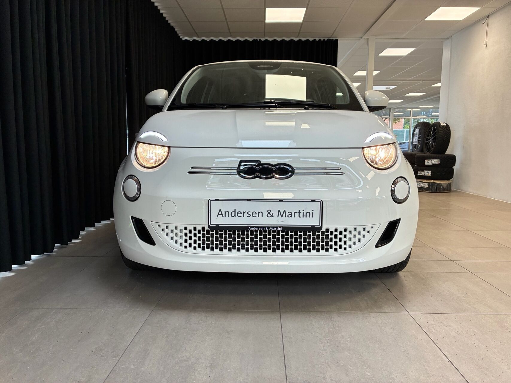 Hvid Fiat 500e fra 2023