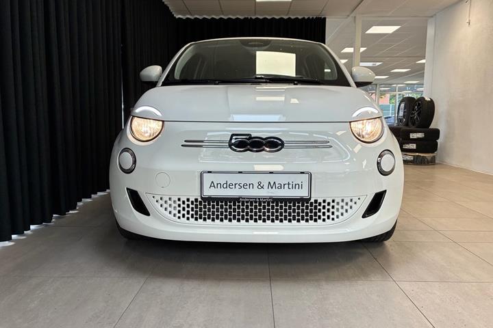 Hvid Fiat 500e fra 2023