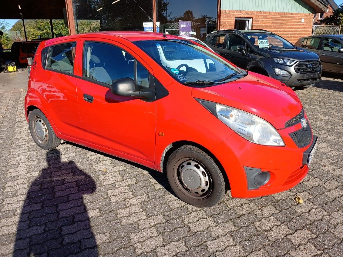Rød Chevrolet Spark fra 2011