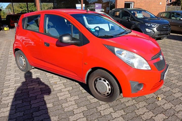 Rød Chevrolet Spark fra 2011