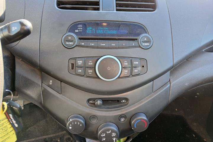Rød Chevrolet Spark fra 2011