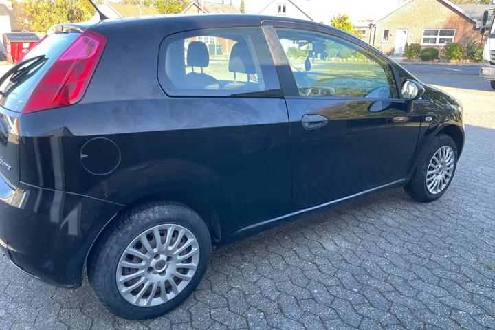 Sort Fiat Punto fra 2009