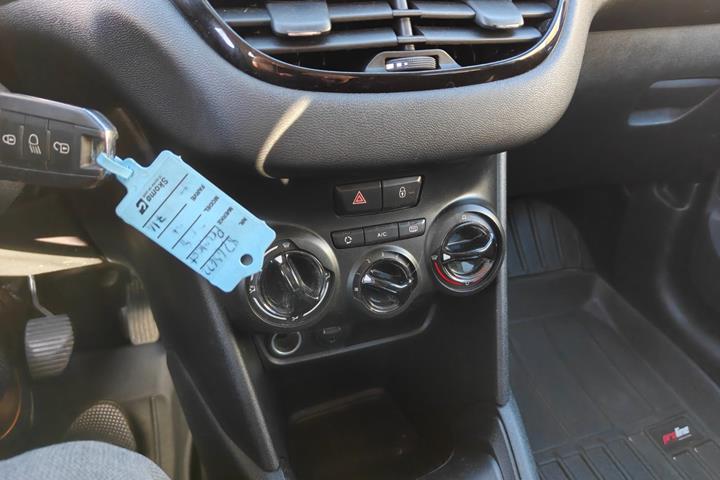 undefined Peugeot 208 fra 2012