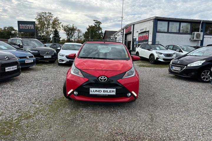 Rød Toyota Aygo fra 2016