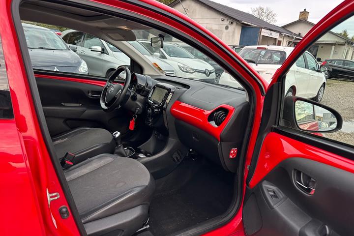 Rød Toyota Aygo fra 2016