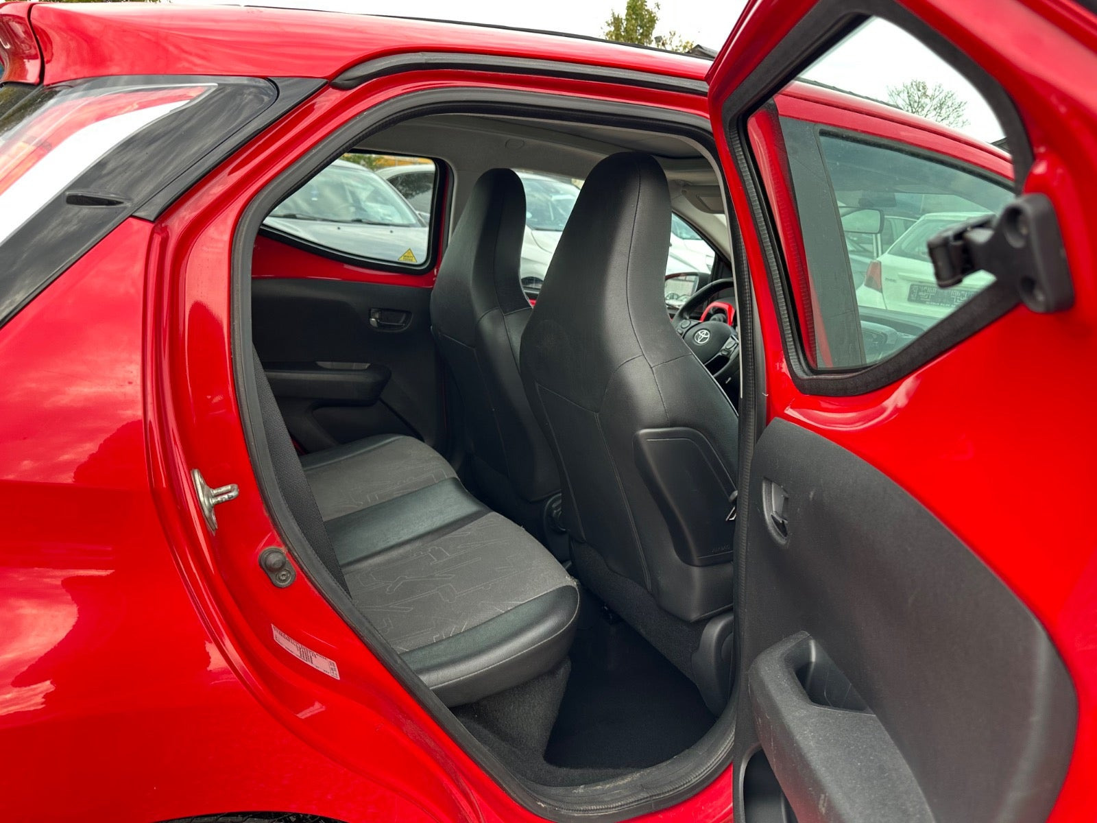 Rød Toyota Aygo fra 2016