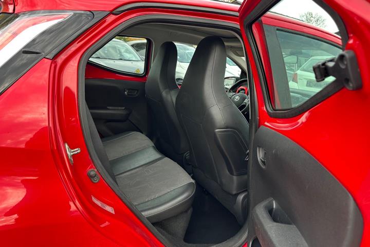 Rød Toyota Aygo fra 2016