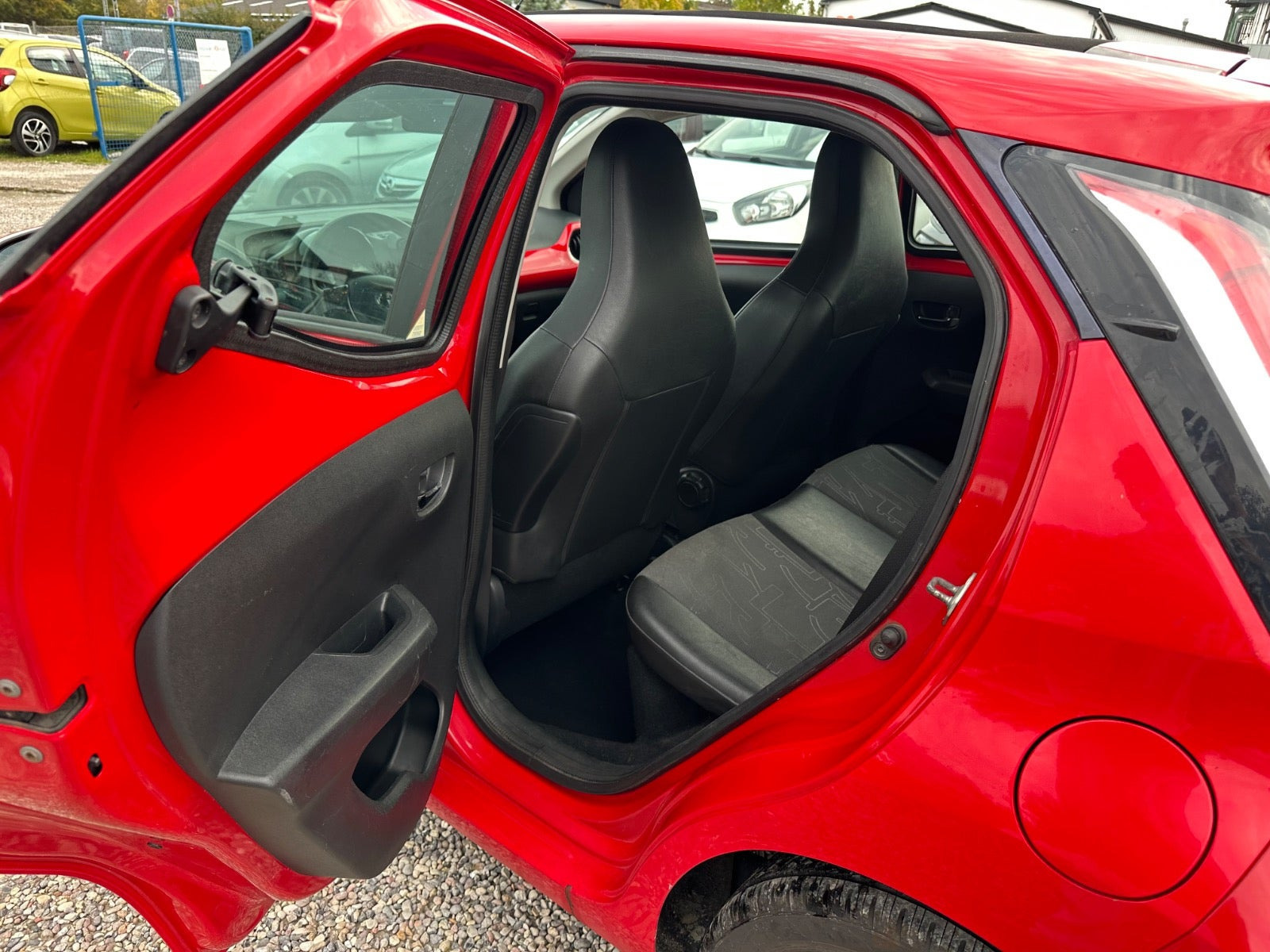Rød Toyota Aygo fra 2016