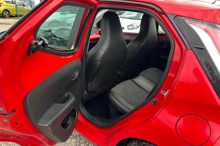 Rød Toyota Aygo fra 2016