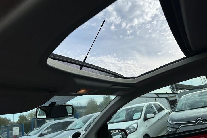 Rød Toyota Aygo fra 2016