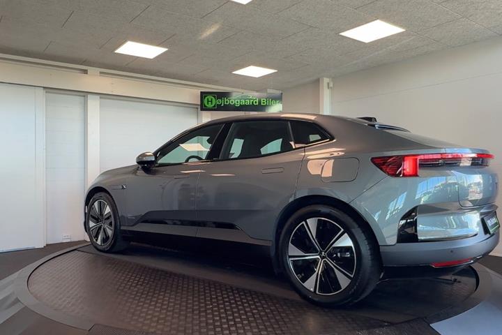 Grå Polestar 4 fra 2026