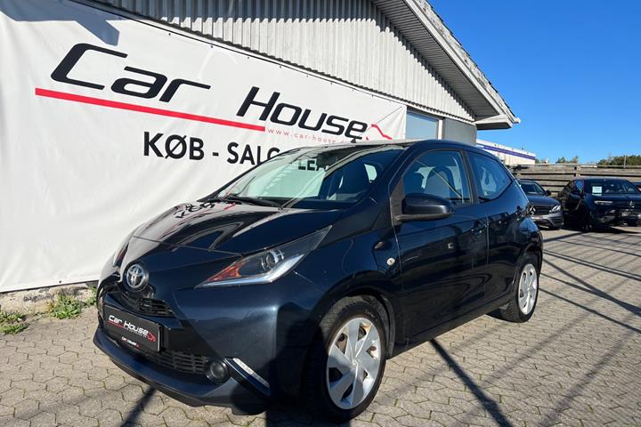 Grå Toyota Aygo fra 2015