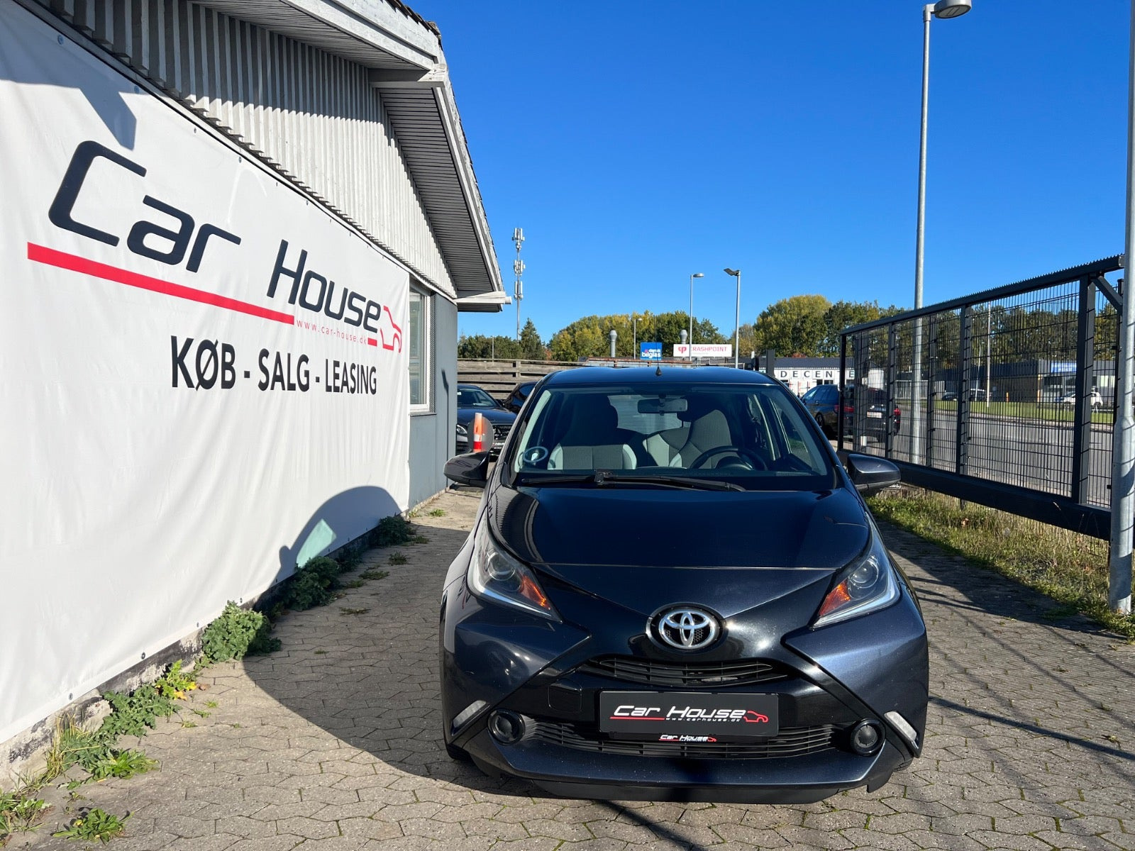 Grå Toyota Aygo fra 2015