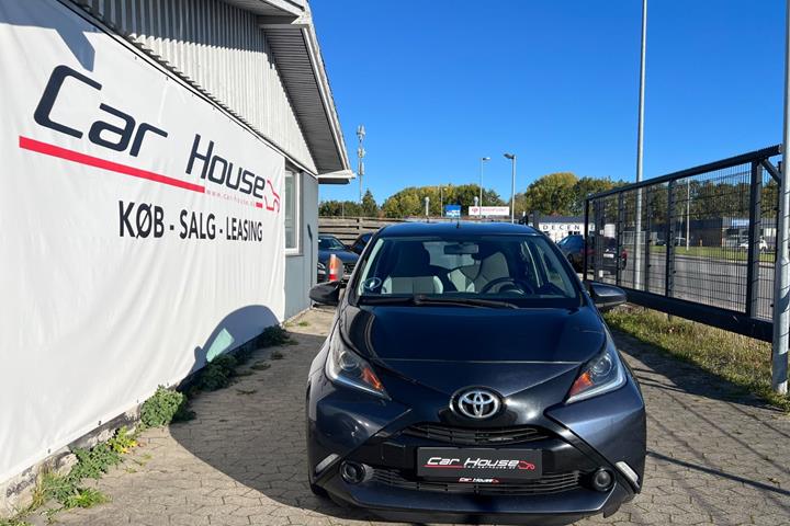 Grå Toyota Aygo fra 2015