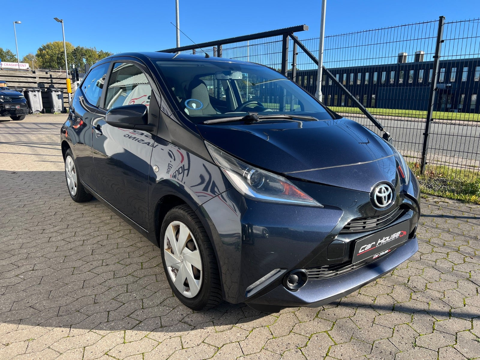 Grå Toyota Aygo fra 2015