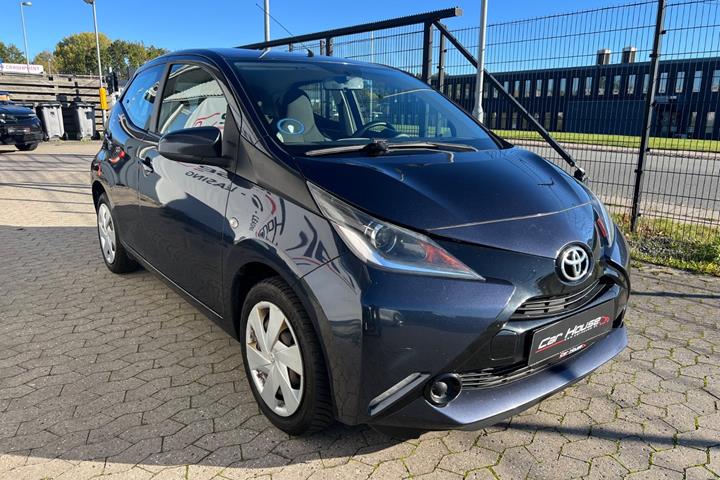 Grå Toyota Aygo fra 2015