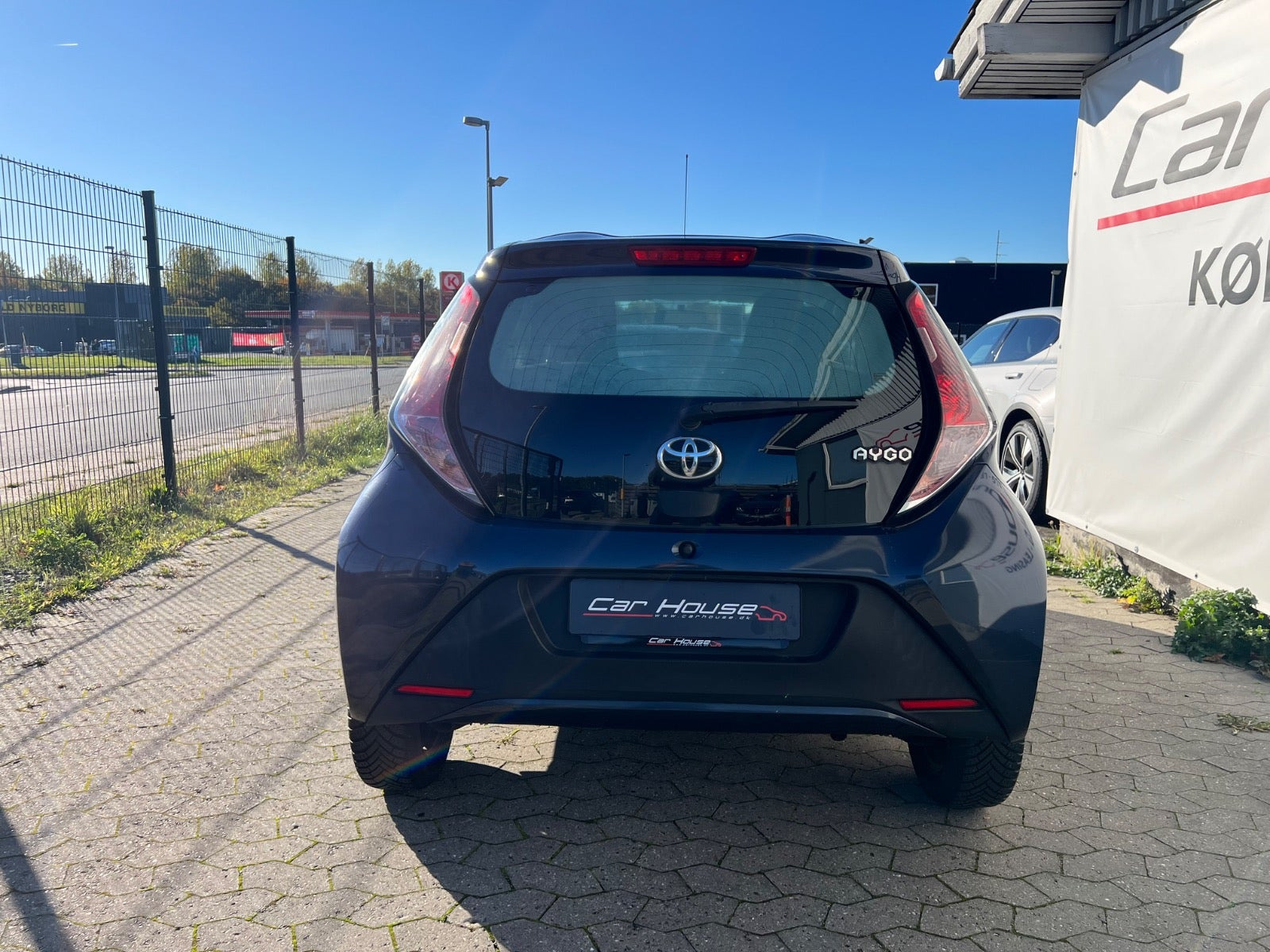 Grå Toyota Aygo fra 2015