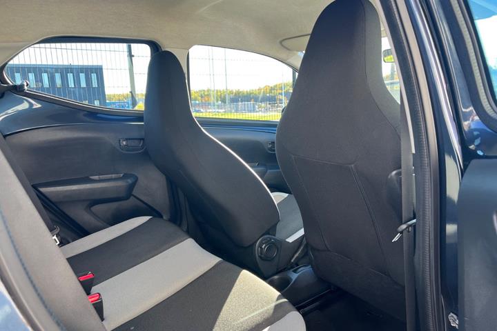 Grå Toyota Aygo fra 2015