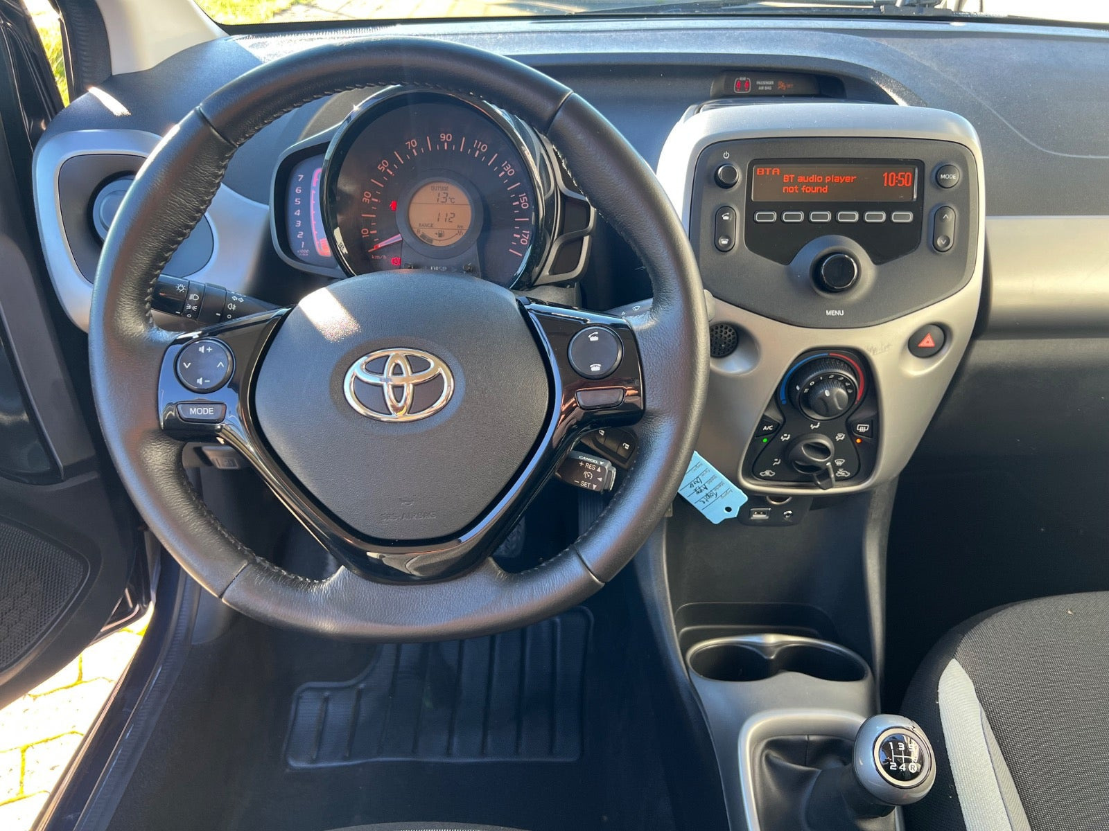 Grå Toyota Aygo fra 2015