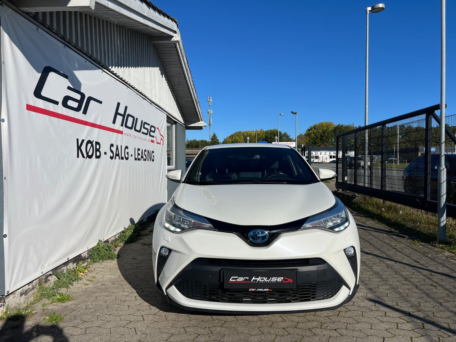 Hvid Toyota C-HR fra 2020