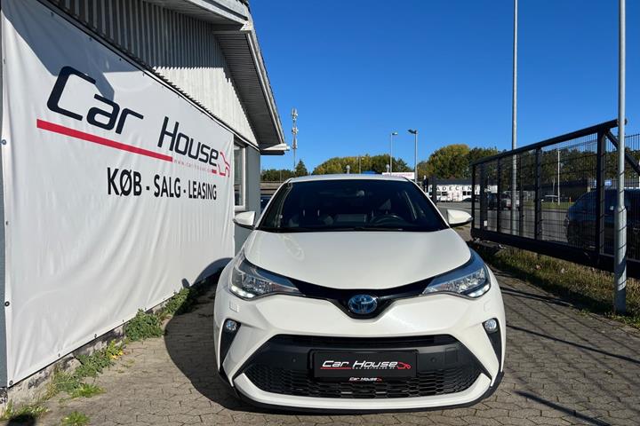 Hvid Toyota C-HR fra 2020