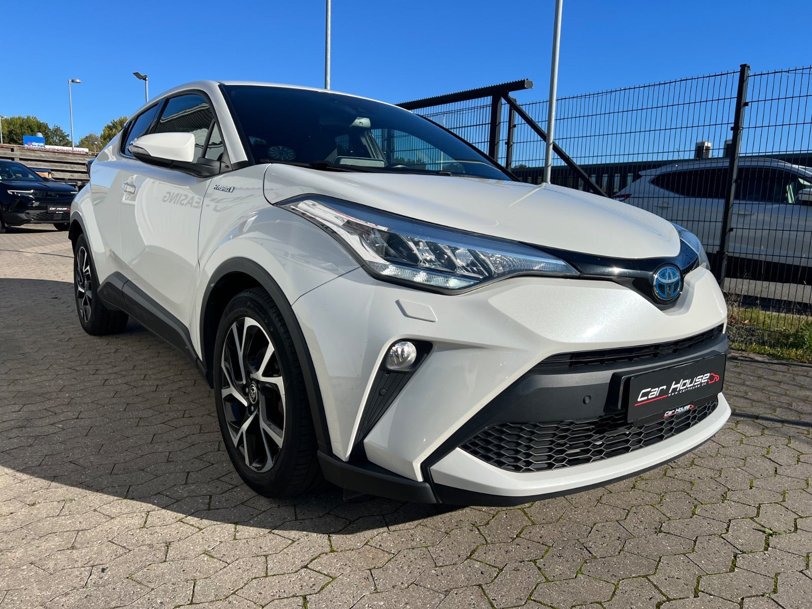Hvid Toyota C-HR fra 2020