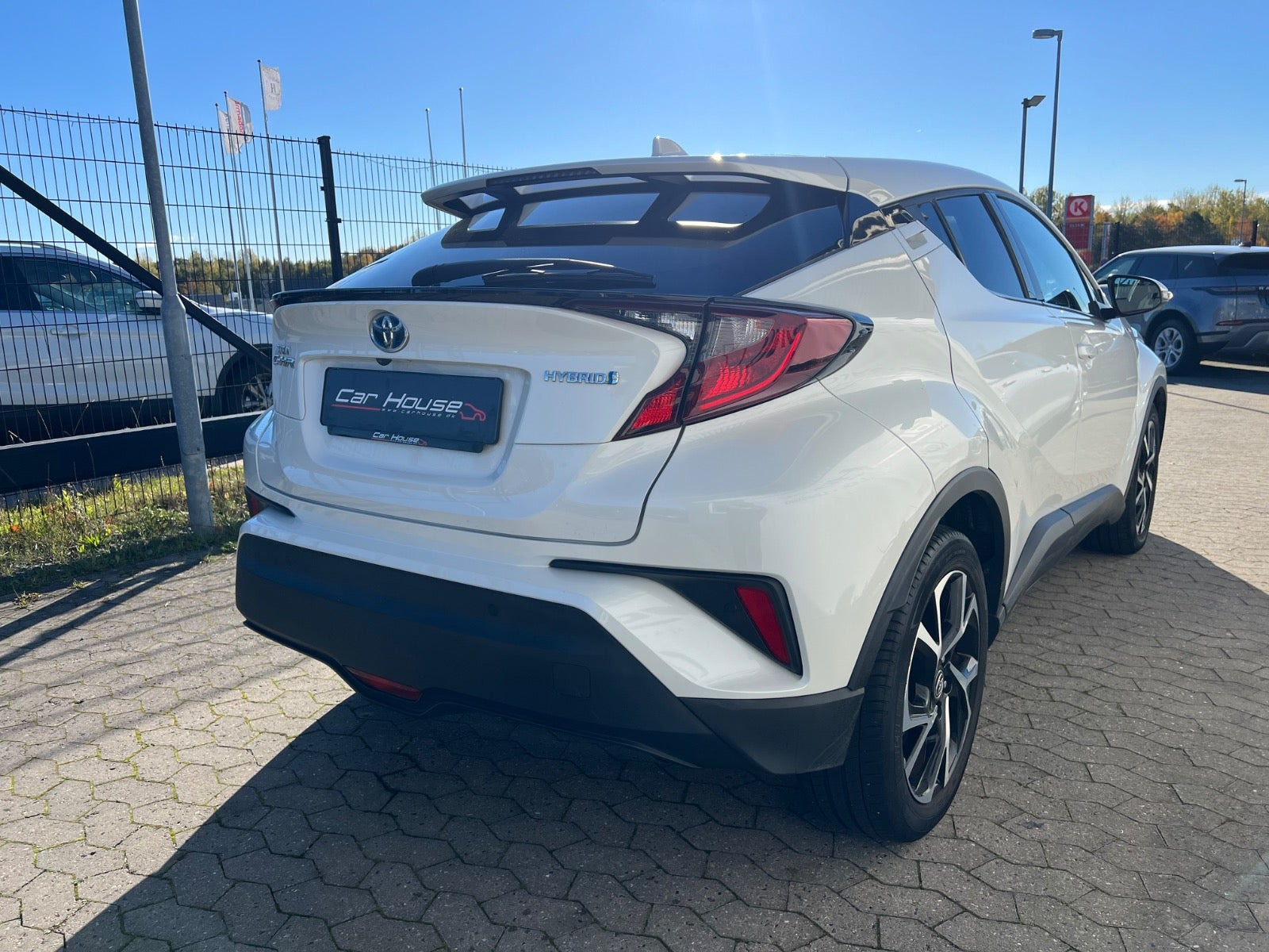 Hvid Toyota C-HR fra 2020