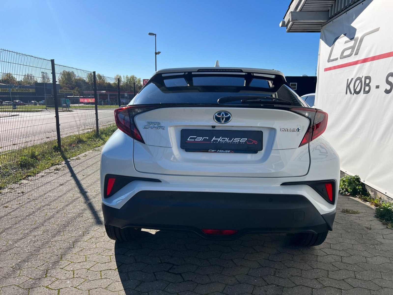 Hvid Toyota C-HR fra 2020