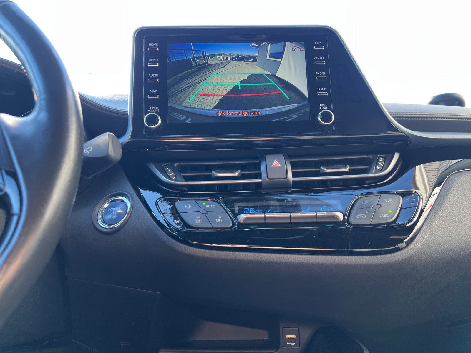 Hvid Toyota C-HR fra 2020