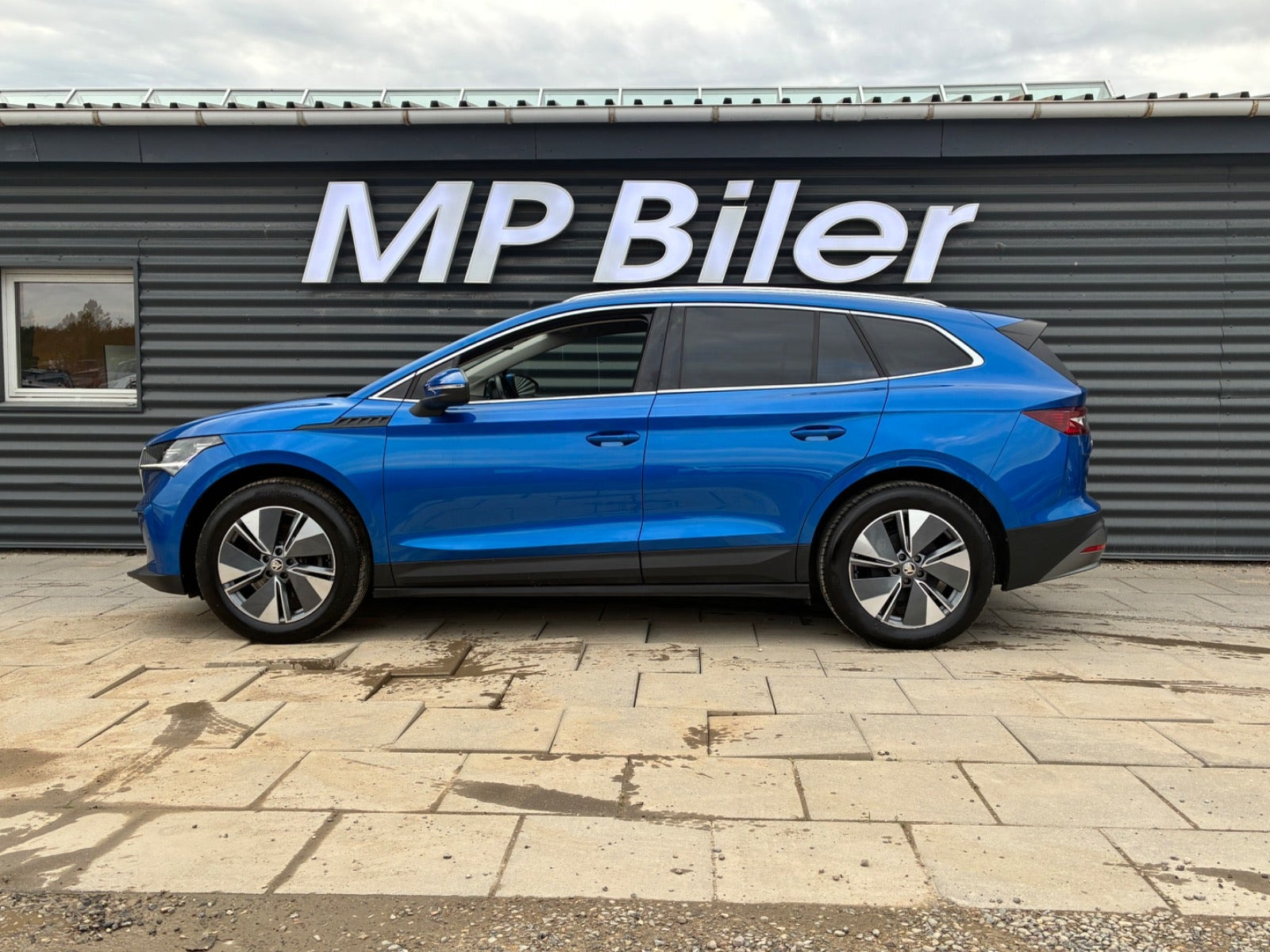 Blå Skoda Enyaq fra 2024