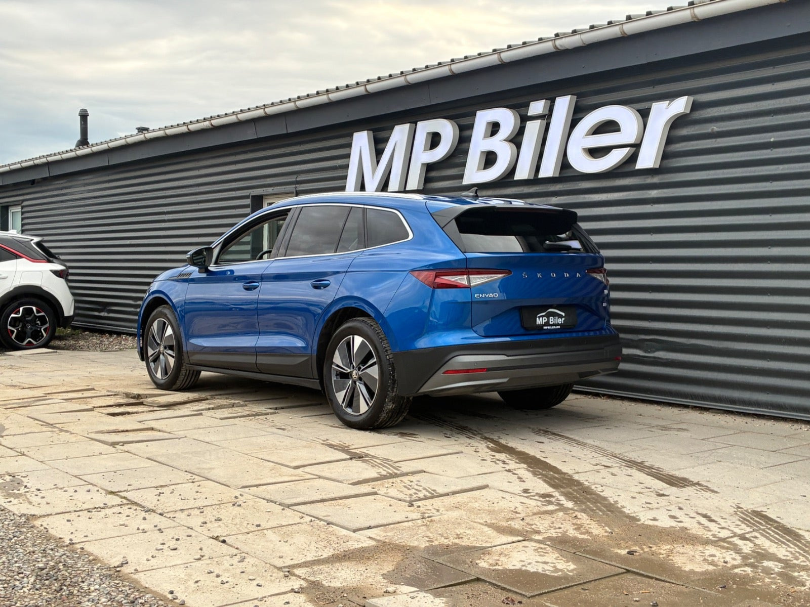 Blå Skoda Enyaq fra 2024
