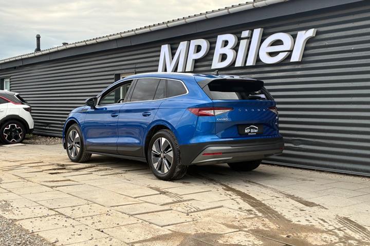 Blå Skoda Enyaq fra 2024