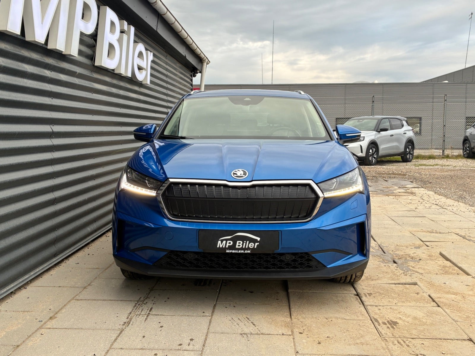 Blå Skoda Enyaq fra 2024