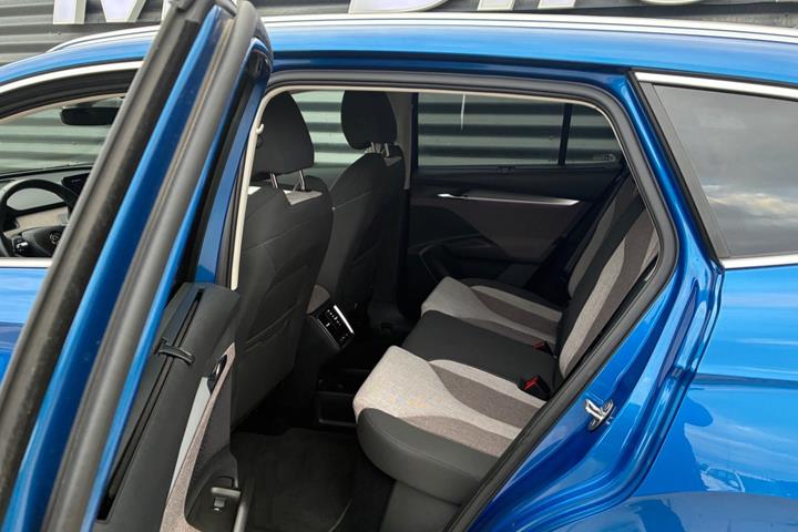 Blå Skoda Enyaq fra 2024
