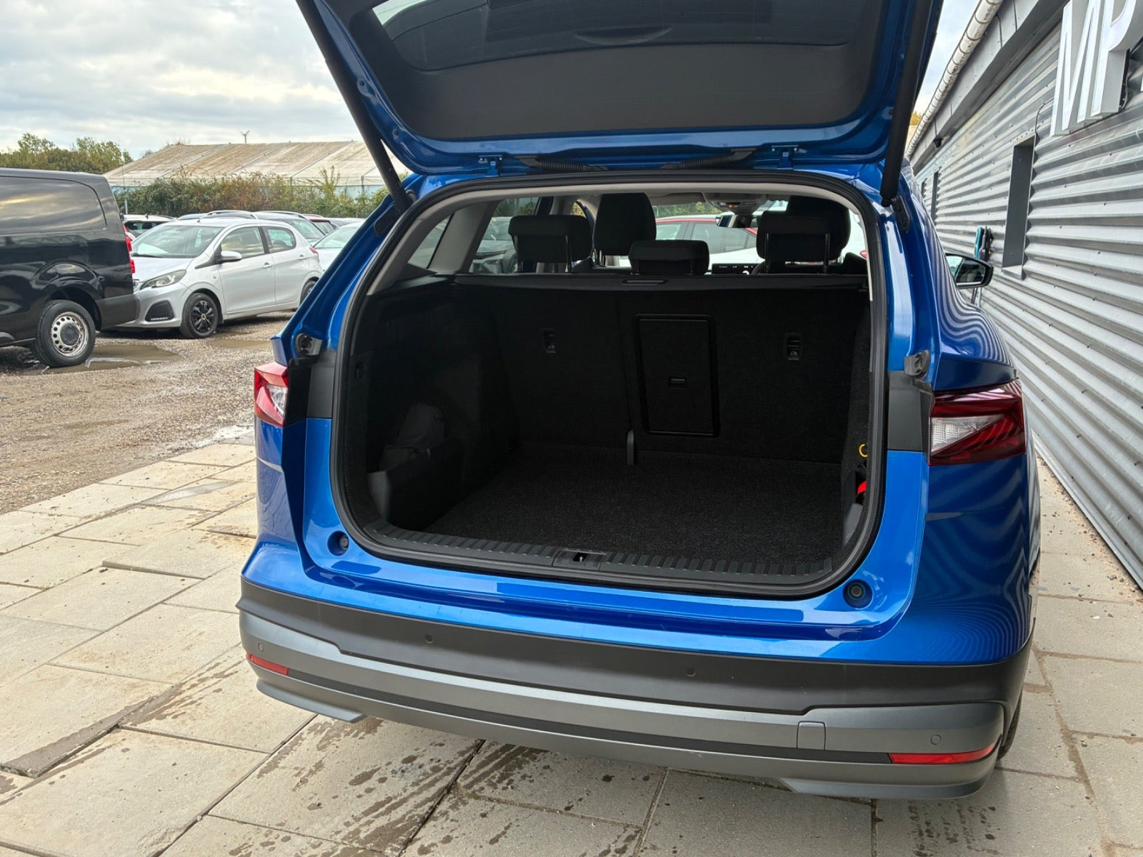 Blå Skoda Enyaq fra 2024