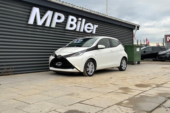 Hvid Toyota Aygo fra 2016