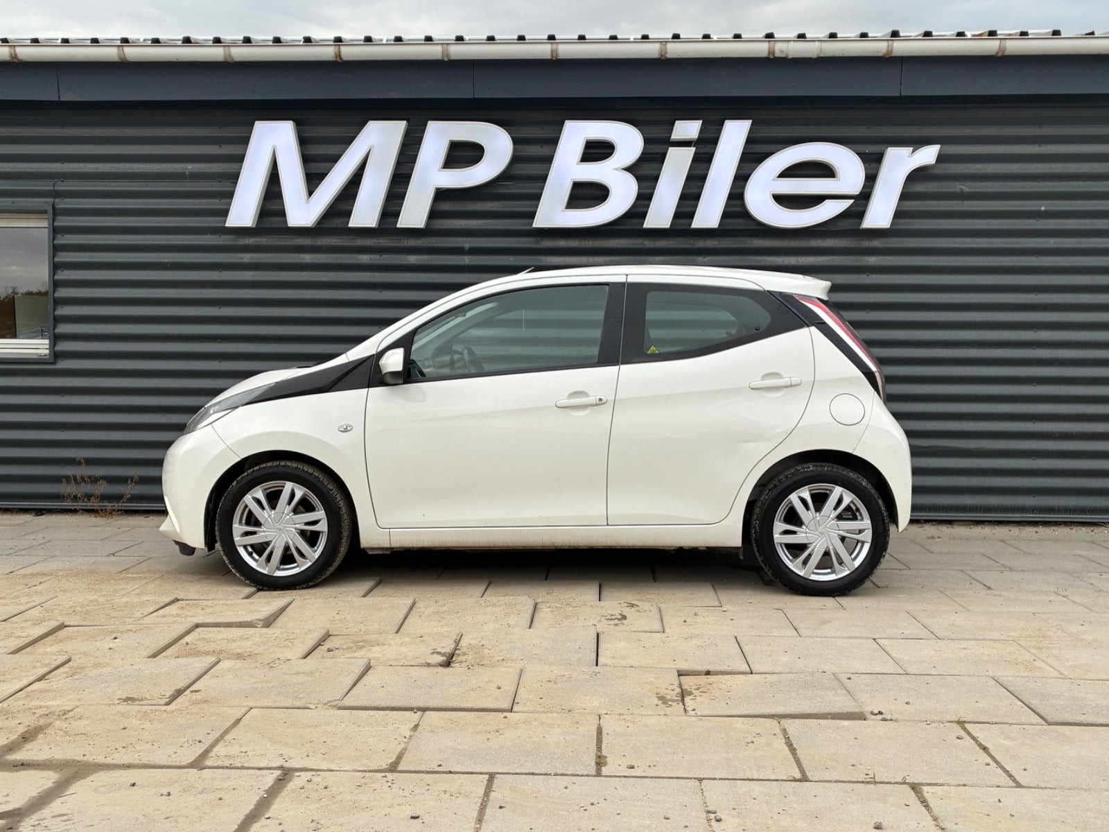 Hvid Toyota Aygo fra 2016